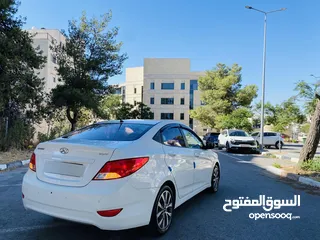  8 هونداي اكسنت2016  اصل كوري سيارة ممتازة واقتصادية جداً الله يبارك لصاحب النصيب..