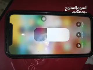  2 Xr 64 g لون احمر للبيع مغير شاشه وبطاريه  لا يوجد خدوش