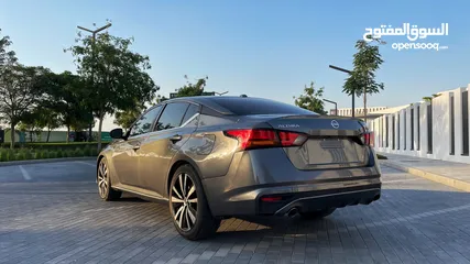  4 2019 Nissan Altima SR