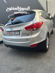  2 Hyundai Tucson