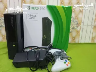  1 Xbox 360 مستعمل شي خفيف ويا 3 يدات