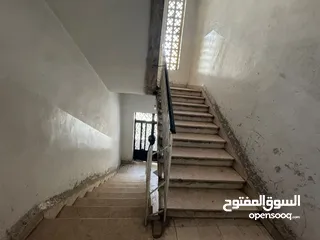  9 عمارة تجاريه للبيع بناء قديم وتم ترميم العماره بالكامل