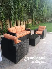  11 خمس مقاعد وطاوله وسط130دينار اربع مقاعد 100سبع مقاعد وطاولة وسط 180دينار وجميع الوان موجود وتر بروف
