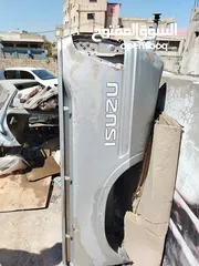  4 صندوق بكب ايسوزو 2003 بحاله جيدة لون سلفر