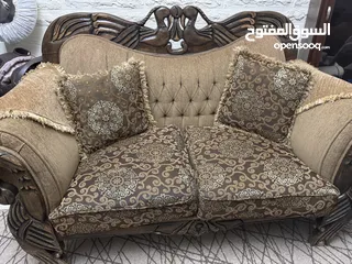  1 طقم كنب وطاولات للبيع