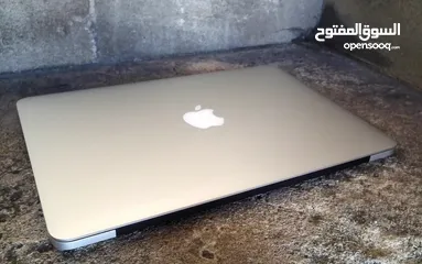  1 APPLE Macbook Air 1.4 GHz Core i5