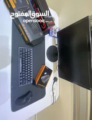  2 للبيع طاولة قيمنق وشاشه واغراضها