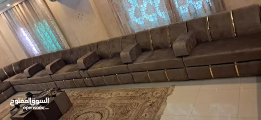  3 مجلس خليجى تفصيل بحال الوكاله للبيع فى اربد 34 مقعد بغطى 21 متر طولى
