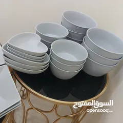  17 طقم صحون وزبادي وكاسات