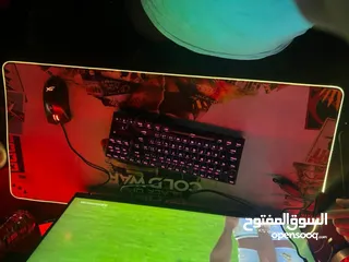  1 Mouse pad rgb للبيع استعمال يوم واحد بس