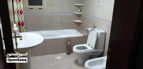  4 الشارقة النهدة بجانب باص دبي مباشرة