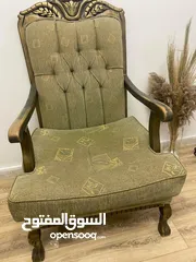  6 كنبايات و طاولة سفرة