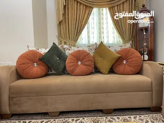  4 كنب صالون (11)مقعد نضيف شبه جديد للبيع بسعر مناسب