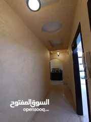  4 شقة للايجار مناسبة للعرسان والعائلات مجددة بالكامل في منطقة قريبة على كافة الخدمات وعمارة عائلية