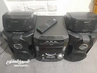  9 ستريو سوني فيكاس ضخم جدا مع اربع سماعات ووفر دبل صوت مرعب جدا مع قاريء سي دي تشينجر مع خاصية نسخ وال