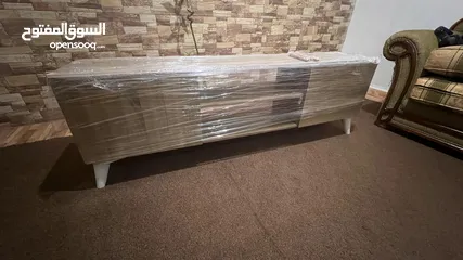  1 طاولة تلفاز