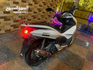  2 هوندا pcx.