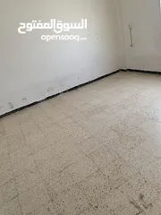  2 طابق اول  وأربع غرف