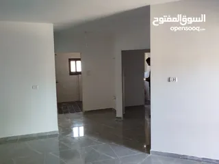  11 شقه سكنية للبيع