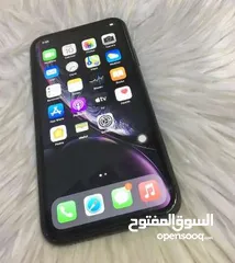  4 آيفون XR للبيع بحاله ممتازه مع كفرات للجهاز