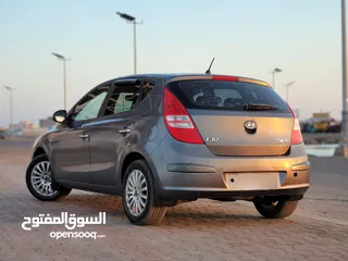  4 هيونداي I30 نظيفة موديل 2008