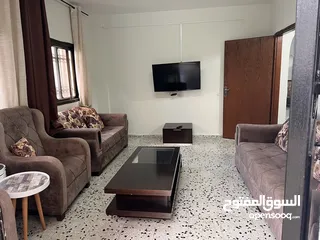  1 منزل طابقين متاح طابق ارضي جاراً لاصحاب المنزل غير شامل اي خدمات اضافية