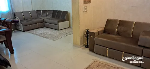 4 مجلس خليجى تفصيل بحال الوكاله للبيع فى اربد 34 مقعد بغطى 21 متر طولى