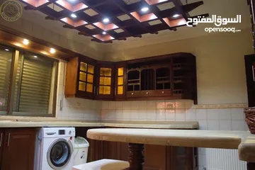 9 شقة أرضية مميزة للبيع في أم أذينة 200م مع حديقة وترسات وبركة سباحة 150م بسعر مغري