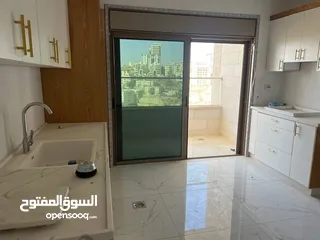  3 شقه فارغة للايجار فرب  الكلية الأهلية وشارع ركب