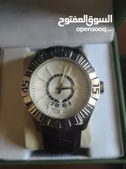  1 ساعه CERRUTI 1881 صناعه ايطالية للبيع  الساعه غنيه عن التعريف لا المناسبات والعمل
