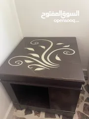  6 طاولة وسط مع 2جنابيات
