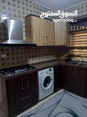  8 شقة سكنية للبيع في سحاب طابق ثاني مدخلين للشقة  قرب الجامع ابو بكر الصديق الحي الغربي