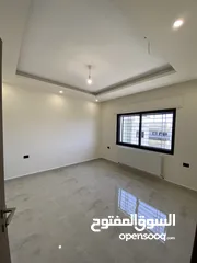  20 شقة طابق اخير مع روف 230 متر وتراس 100 متر على شارعين  طريق المطار خلف المدارس العالمية بسعر مميز