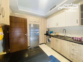  7 يوجد لدينا شقق   مفروشة للايجار يومي أسبوع شهري  مساحات الشقق من 130 لا 300 متر موقعنا: عبدون فقط