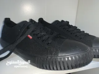  1 حذاء لي فايس (Levi’s) جديد من امريكا لم يُلبس ولا مرة، للبس اليومي او المناسبات غير الرسمية.