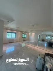  16 شقة مميزة  للبيع في الرابية بسعر لقطه