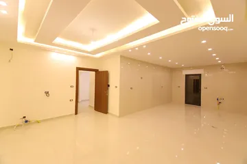  5 شقة شبه أرضي مع حديقة وكراج مستقل بأجمل مواقع ضاحية الرشيد