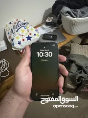  6 آيفون 13 برو بحالة وكاله مع شحن الأصلي مساحة 256 جيجا  بطارية 78٪؜ استعمال 3 سنين وارد كندي