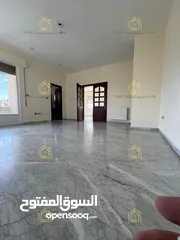  14 شقة طابقية - ام أذينة - 3نوم - 220م - مطلة - قريبة من الخدمات العامة