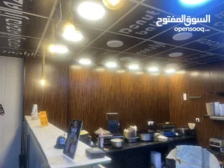  12 محل وافل وكريب. وكوتيلات للبيع