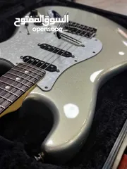  4 Fender stratocaster