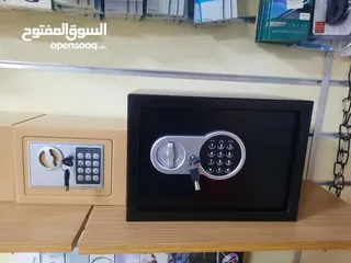  1 خزنه مكتبيه بأحجام مختلفه باسورد ومفتاحين