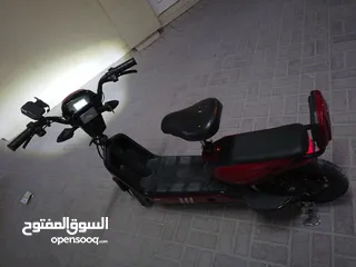  4 اسكوتر كهربائي