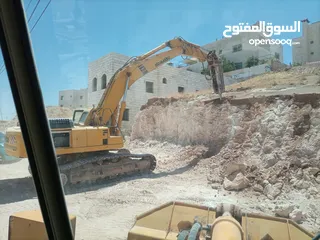  28 بلدوزر D8L +لودر 470 +حفارة 450 +حفارة 300 للإيجار