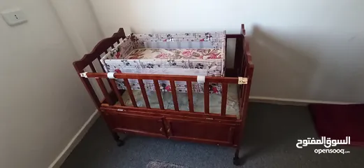  1 سرير بيبي مستعمل بحال الوكالة