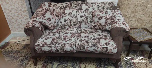  2 طقم كنب + طاولات وسط