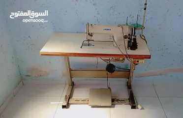  1 ماكنة خياطه [درزي] للاقمشة وشغل التنجيد