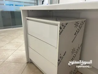  3 مكتب استقبال جديد تفصيل لم يستعمل مع اضاءة 500 دينار قابل للمفاوضة