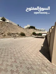  12 للبيع فيلا مميزة كورنر في بوشر قريب المدرسه الامريكيه 4 غرف نوم وصالتين وحوش واسع