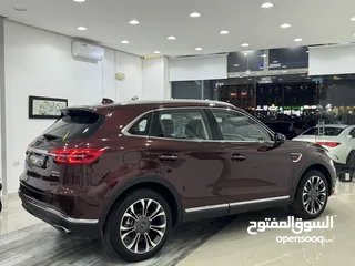  4 HONGQI HS5 AWD